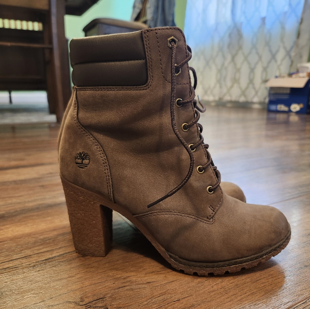 Timberland Women's Brown Lace-Up Boots - Size 8